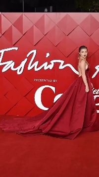 florence pugh backless dress Florence Pugh Kicks Off Festive Season in a Backless Valentino Gown
